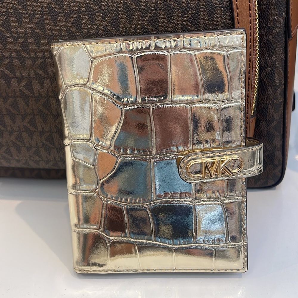 Michael Kors Empire Metallic Crocodile Embossed Leather Passport Wallet
NWT - Picture 14 of 16